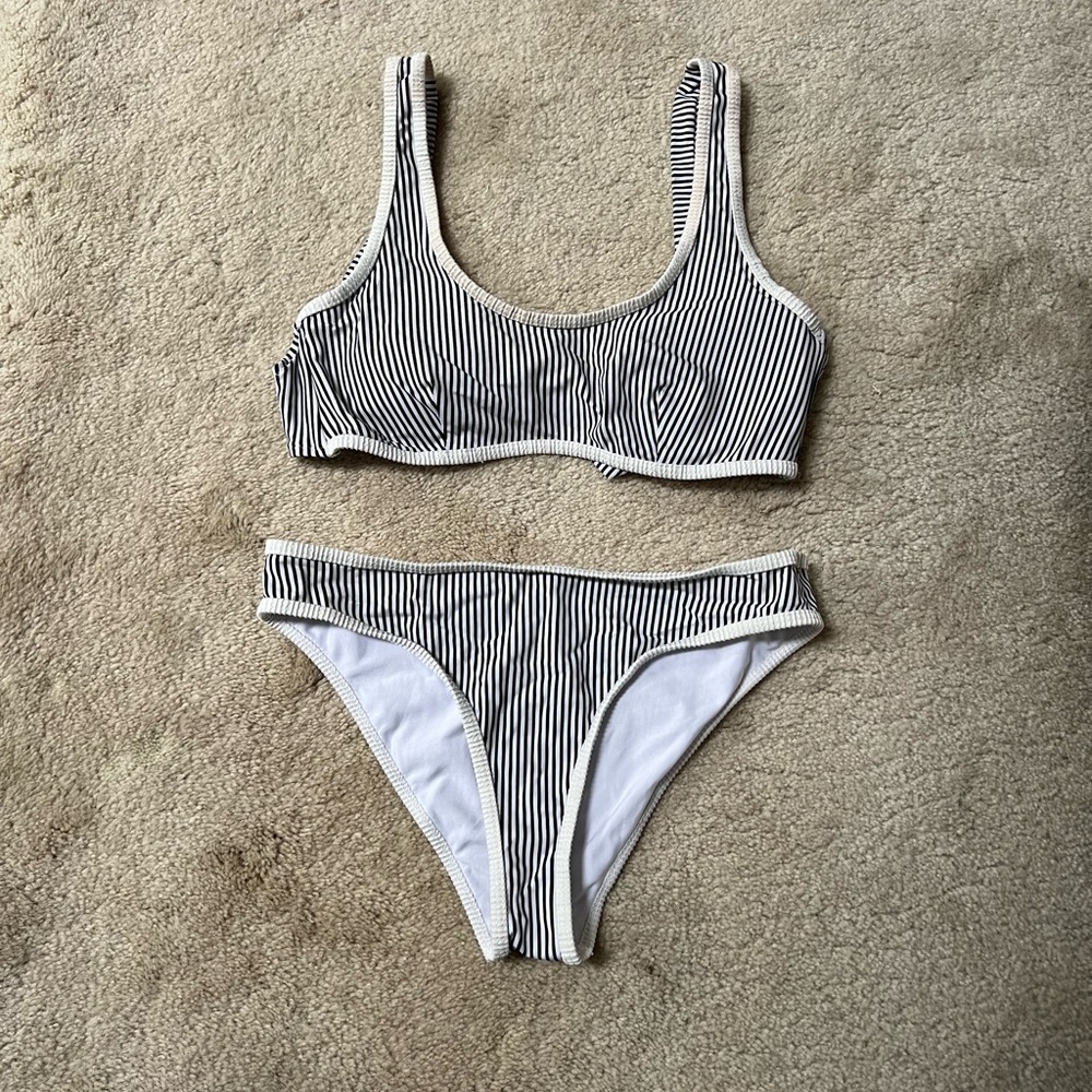 Cupshe Black and White bikini